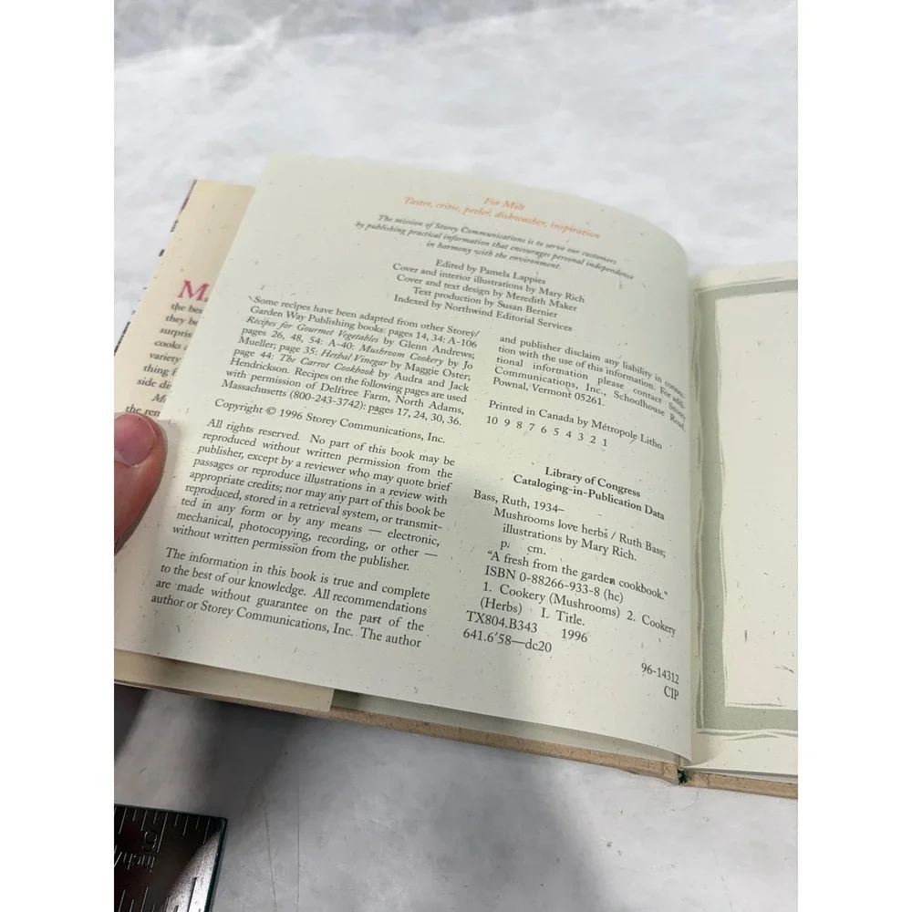Mushrooms Love‎ Herbs Cookbook Ruth Bass Hardcover 1996 Storey Publishing 1st Ed